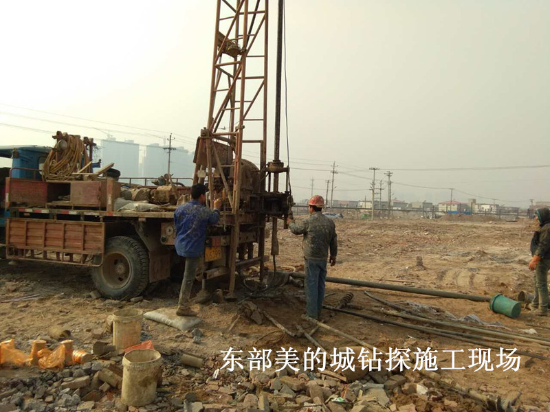 東部美的城鉆探施工現(xiàn)場